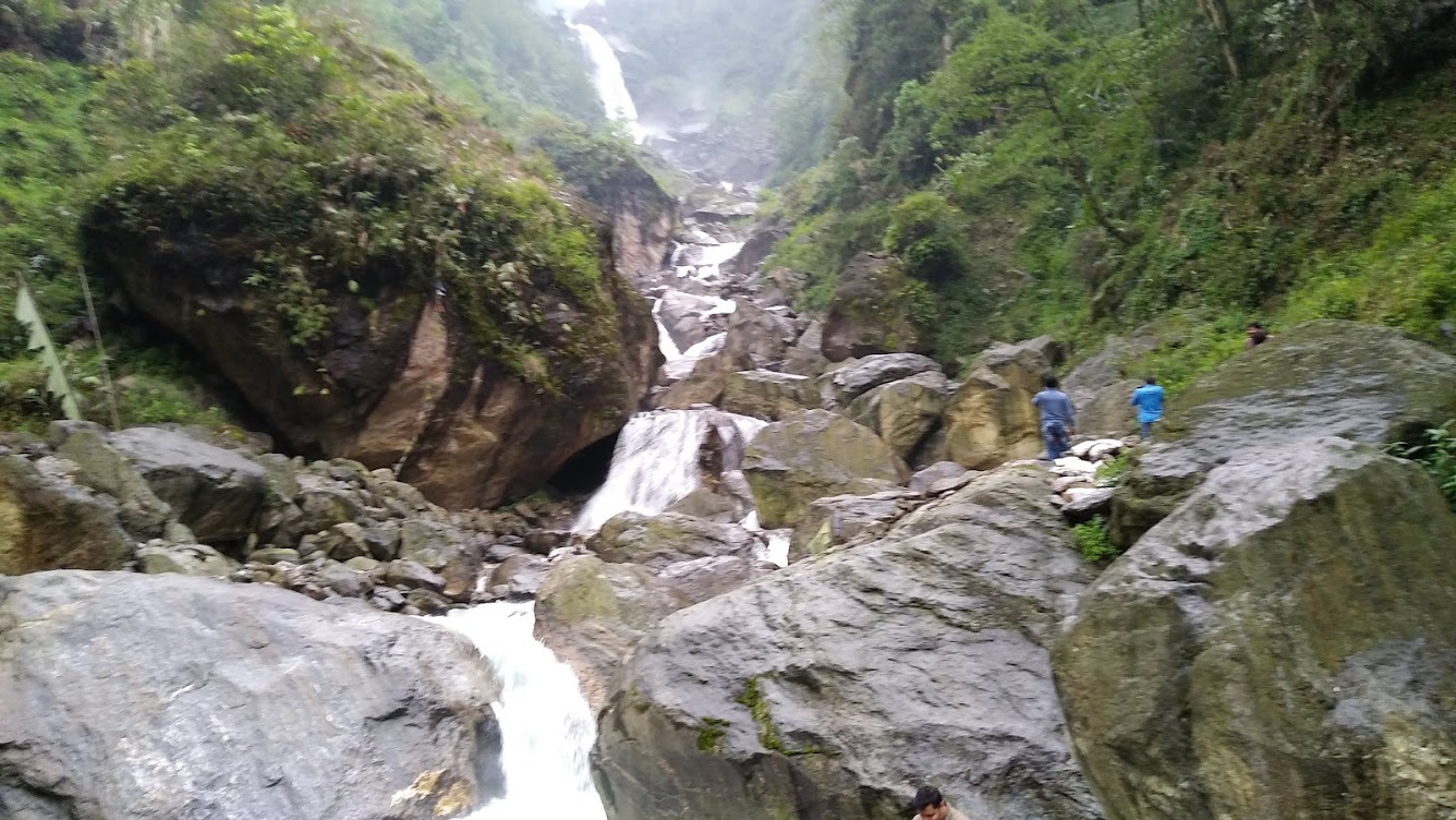 Journey from Gangtok to Lachen: Unveiling Nature\'s Spectacle